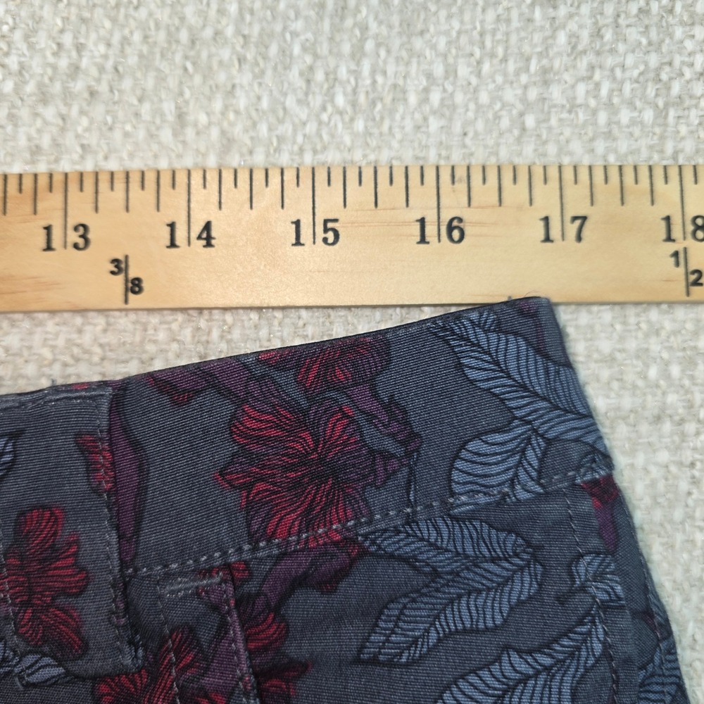 Duluth Trading Co Skirt Size 6 Floral Print Built in Under Shorts Blue Red - Picture 4 of 9